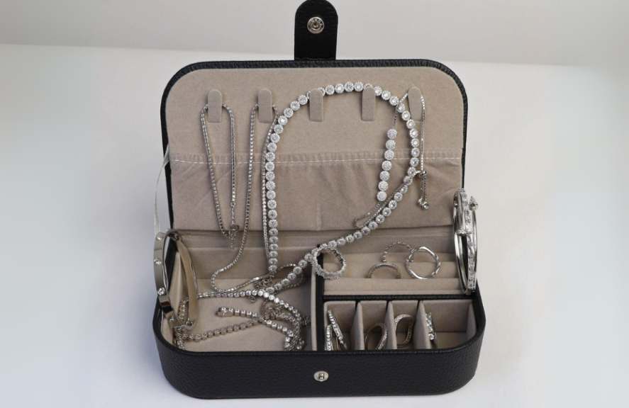 Ingrijirea bijuteriilor: Sfaturi pentru a le pastra stralucitoare ani de zile