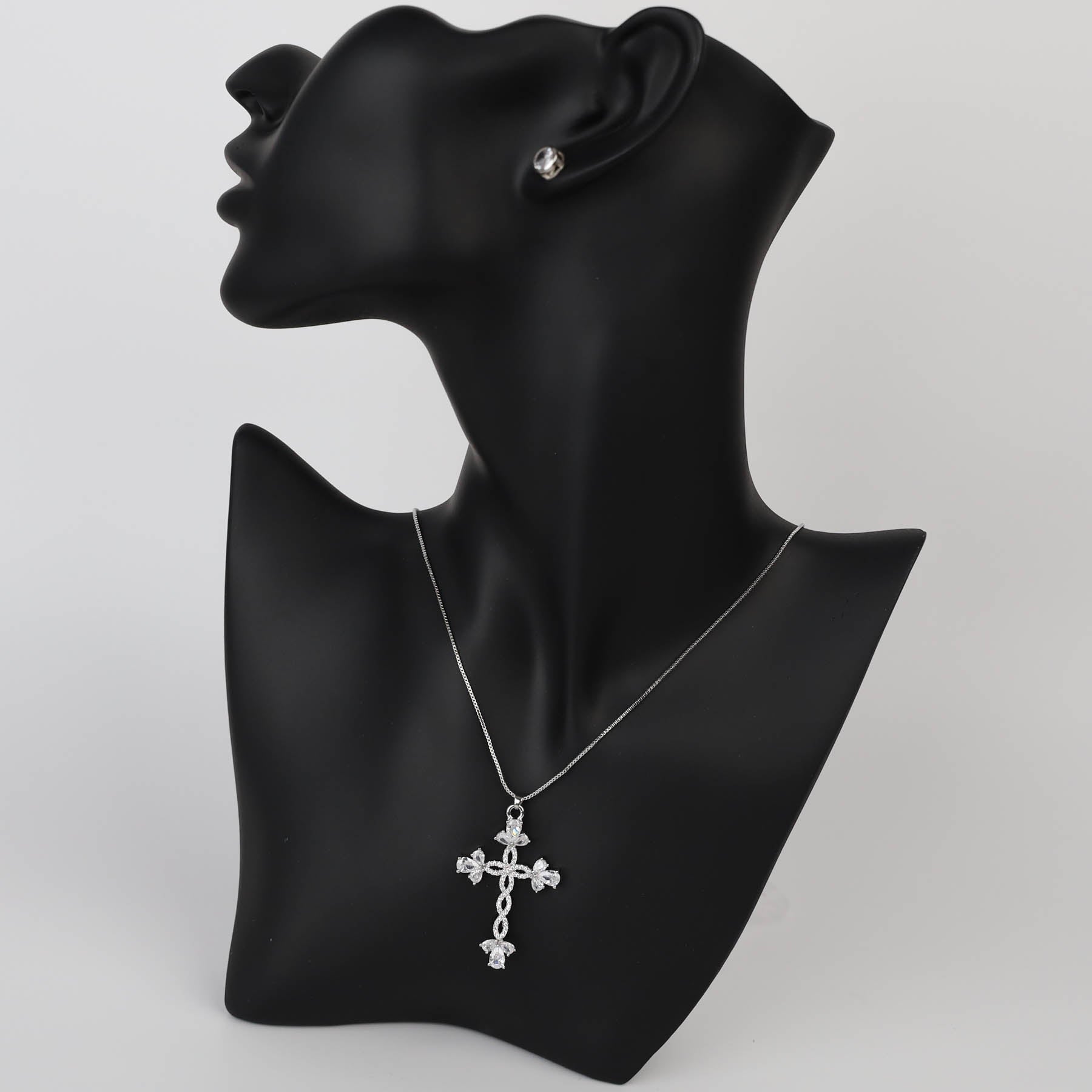 Colier Cross ✝️ Cruce Elegantă