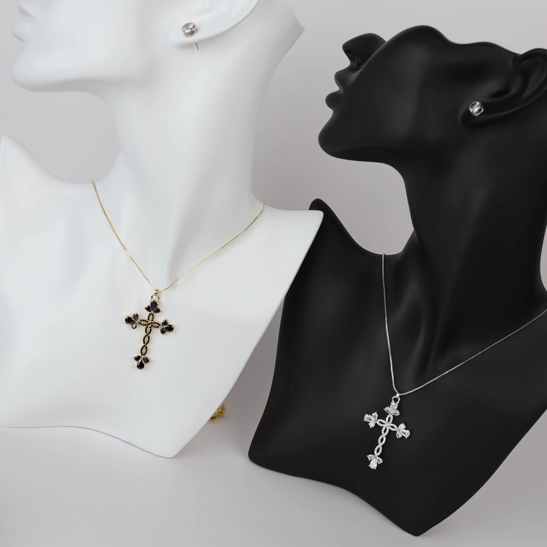 Colier Cross ✝️ Cruce Elegantă