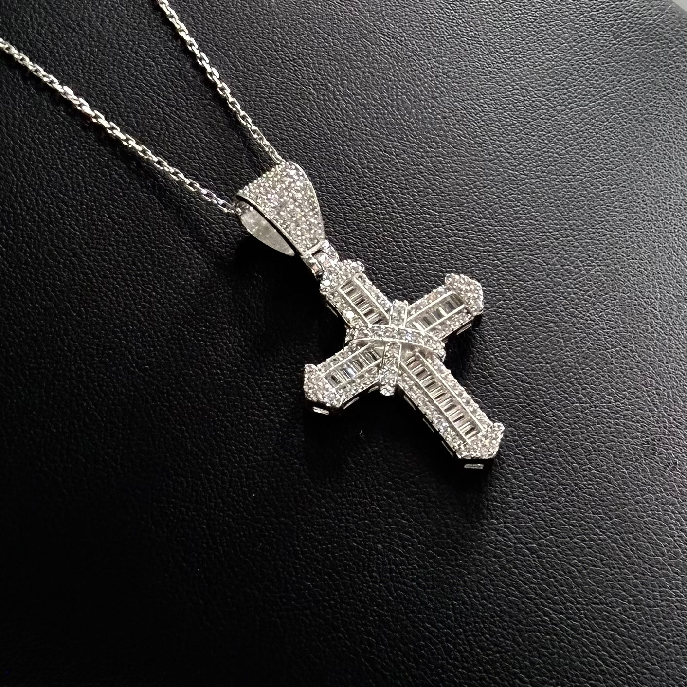 💎 Colier Cruce Baguette din Argint 925 și Zirconia