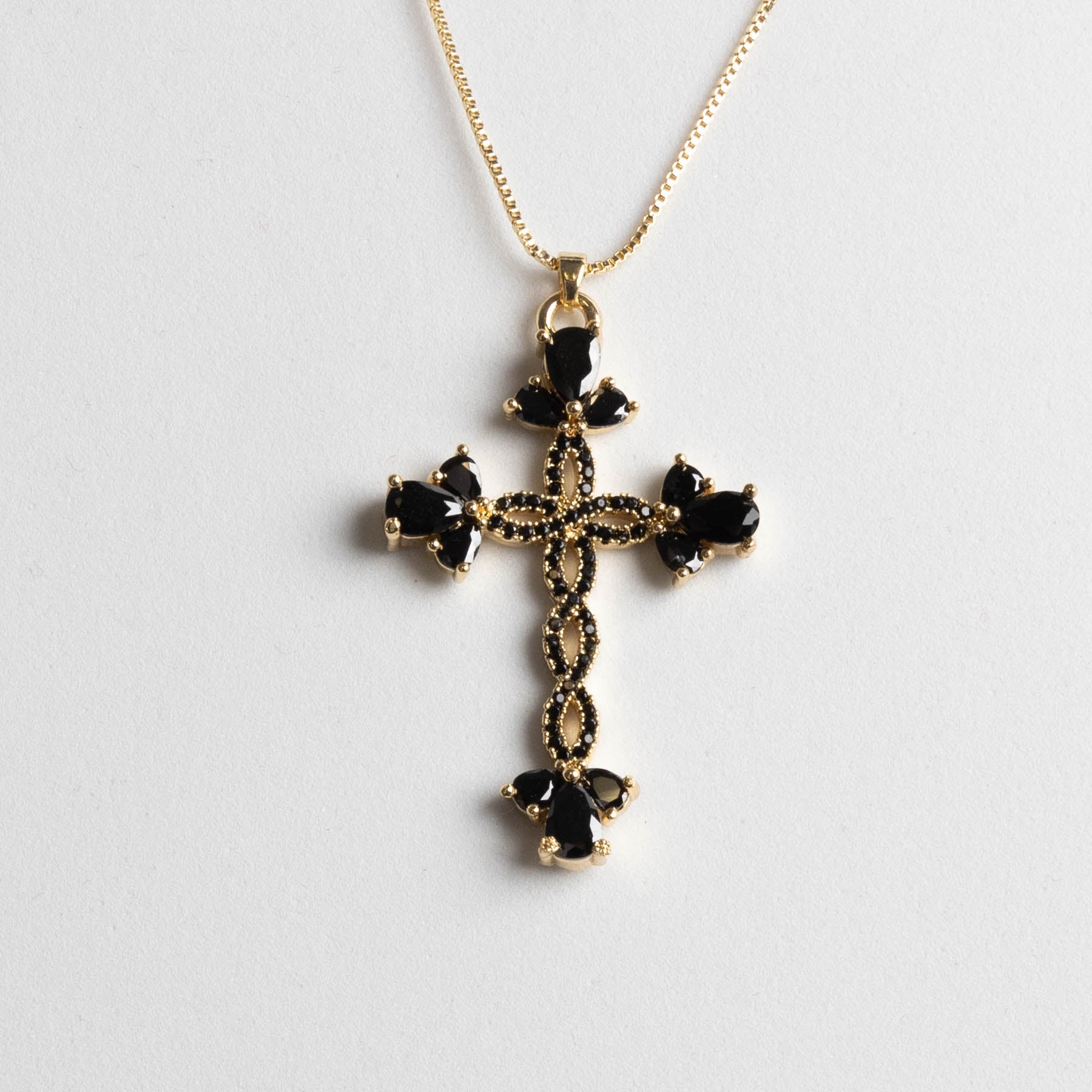 Colier Cross ✝️ Cruce Elegantă
