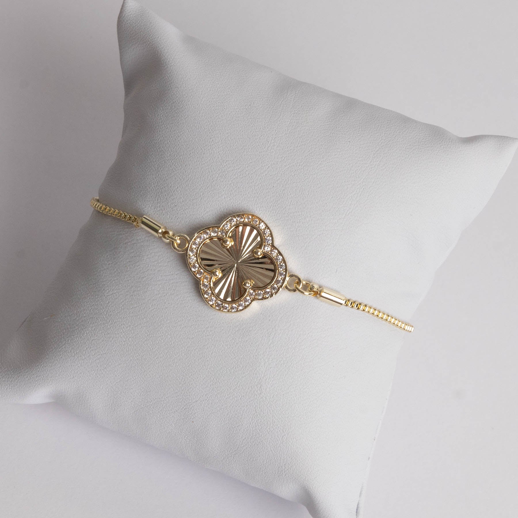 🍀 Brățara Clover Gold – Norocul e de partea ta