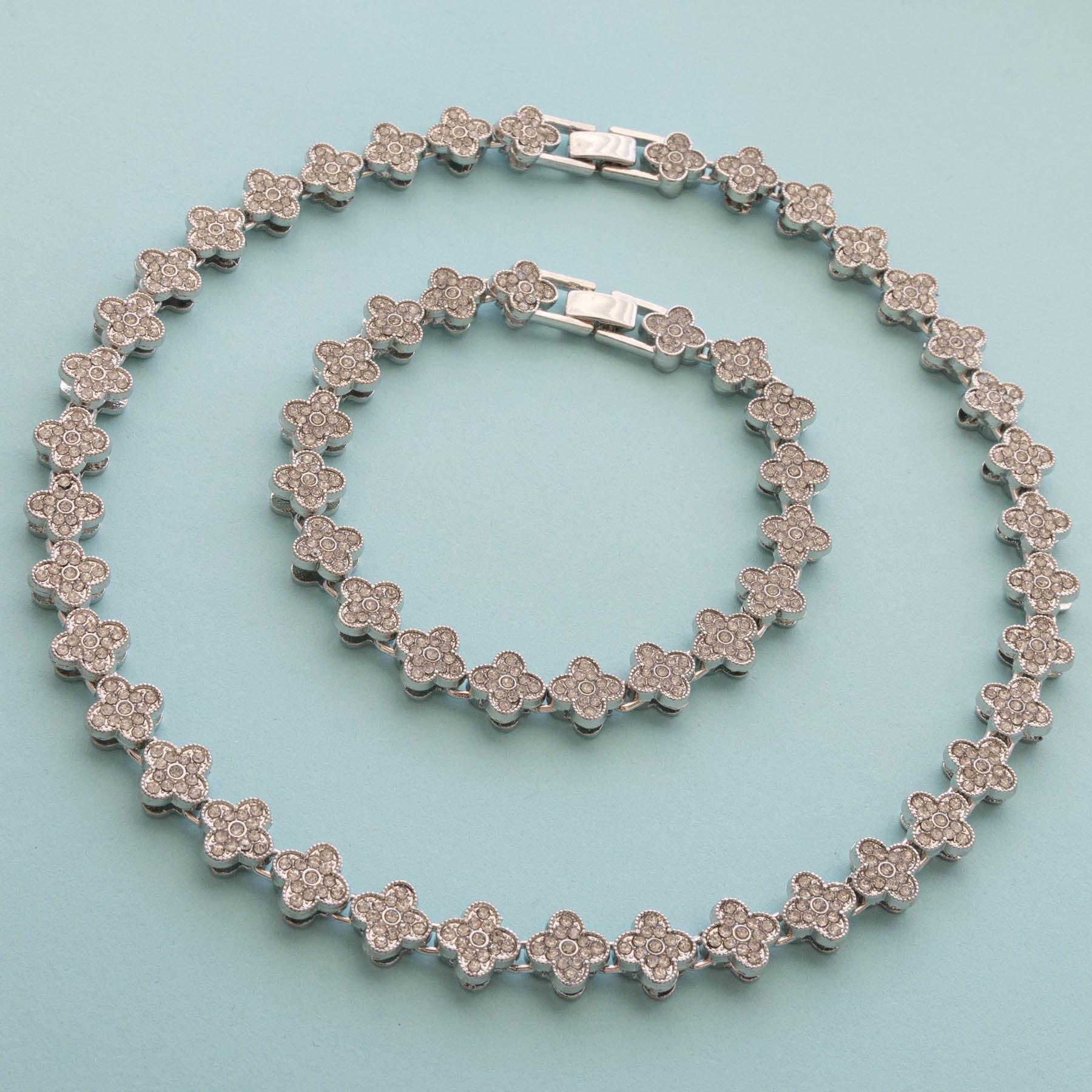 🌟 Set Special Clover Silver – Eleganță în Fiecare Detaliu