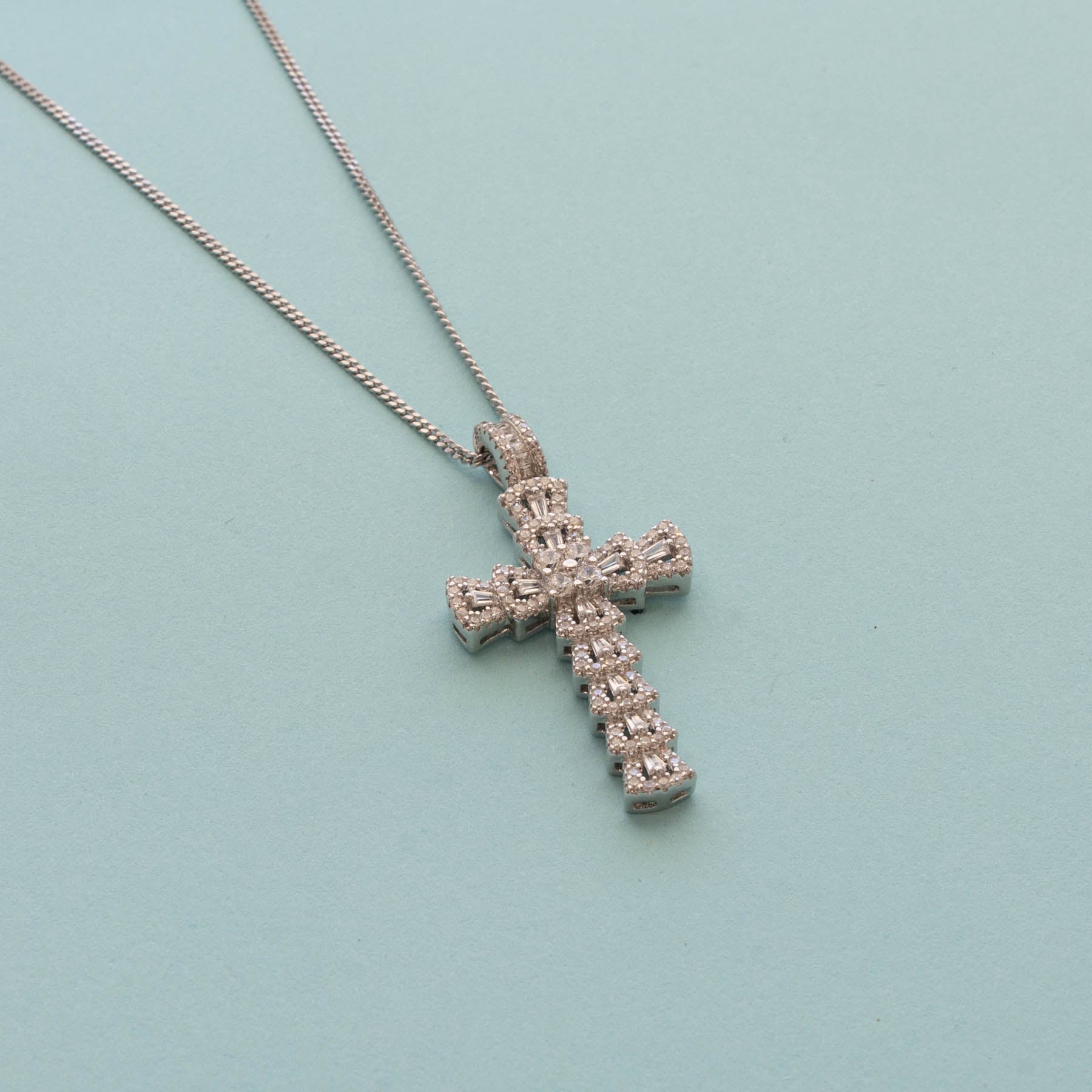 ✝️ Colier Cruce Argint 925 – Protecție divină și eleganță discretă