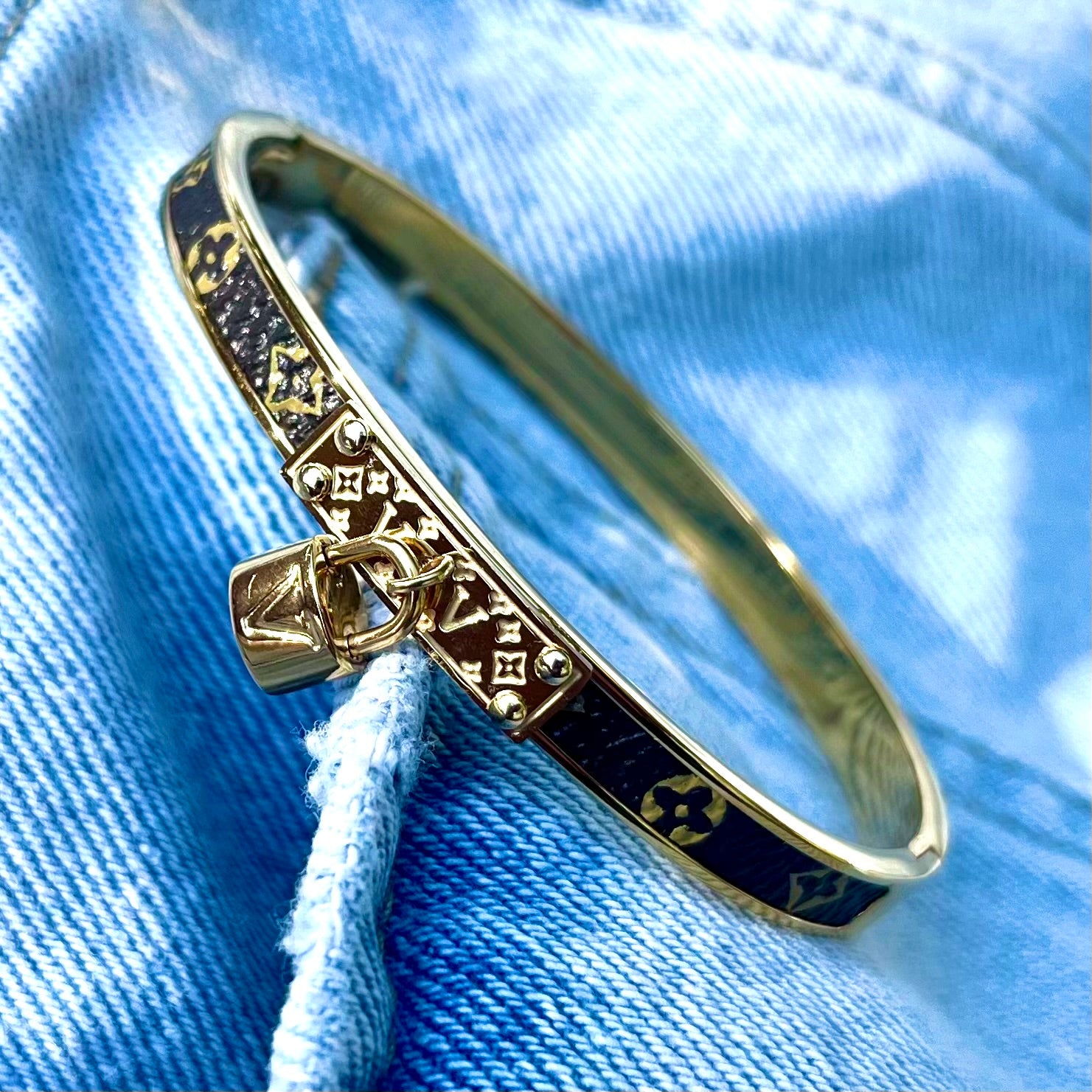 💛 Brățara Golden Charm