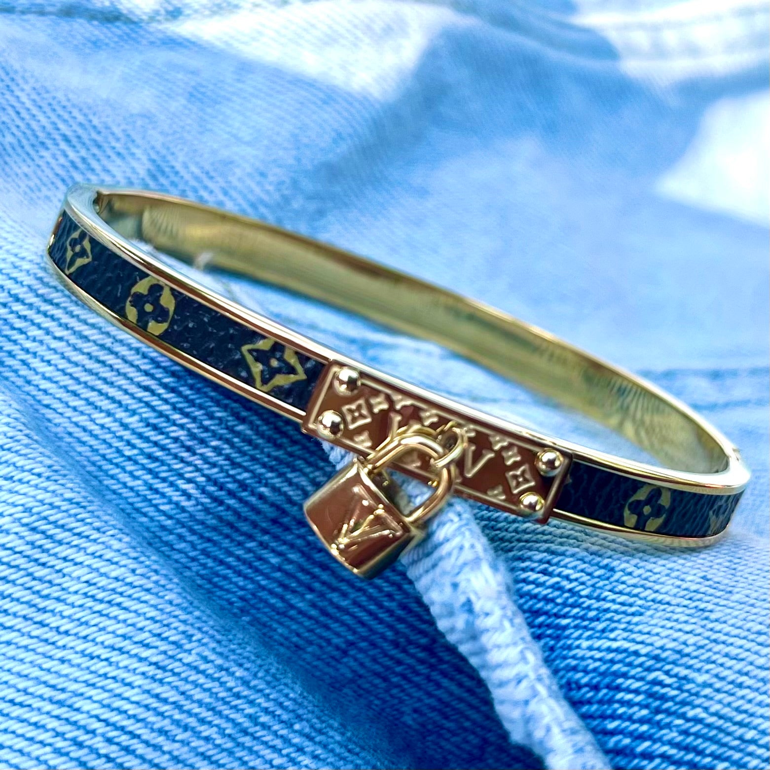 💛 Brățara Golden Charm