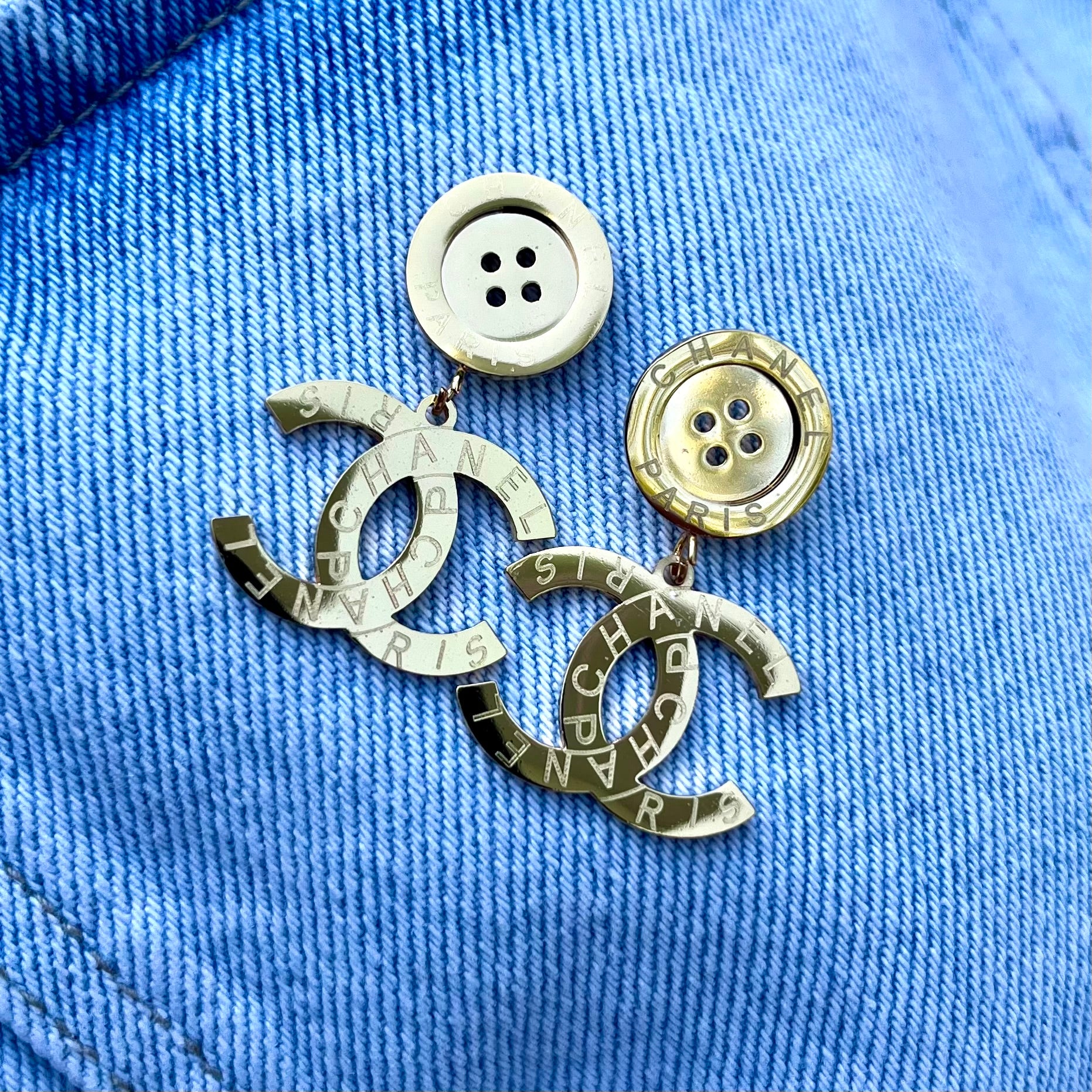 ✨ Cerceii “Golden Button Charm”