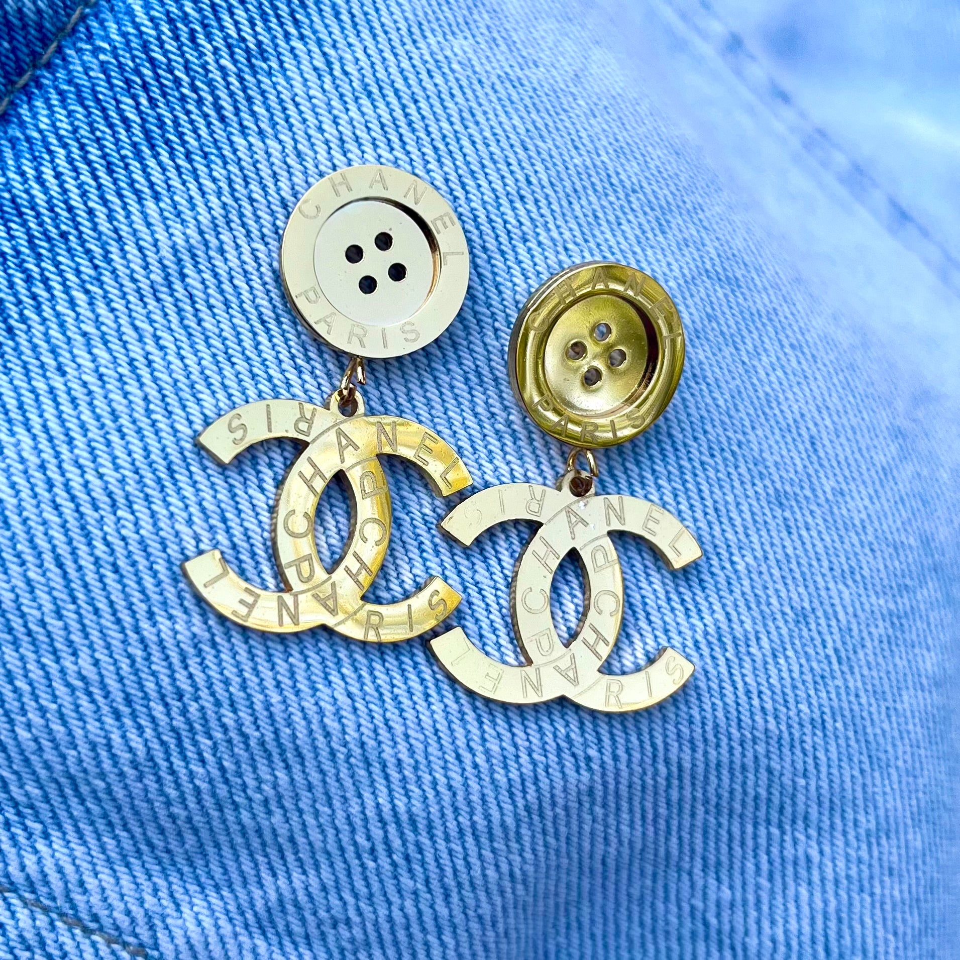 ✨ Cerceii “Golden Button Charm”