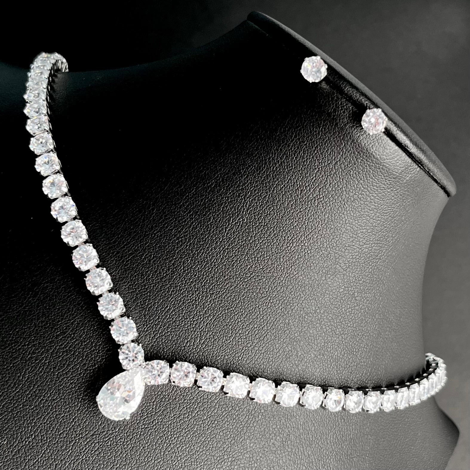 ✨ Set Colier & Cercei Diamond Drop – Strălucire de Gală