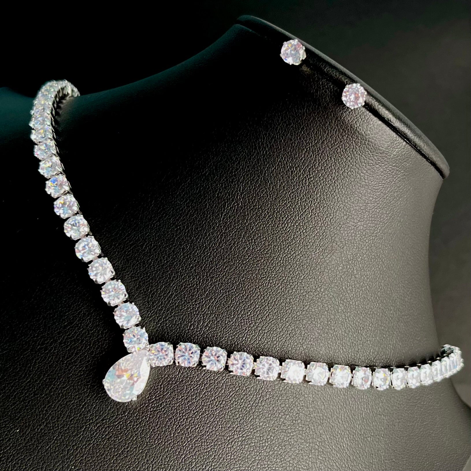 ✨ Set Colier & Cercei Diamond Drop – Strălucire de Gală