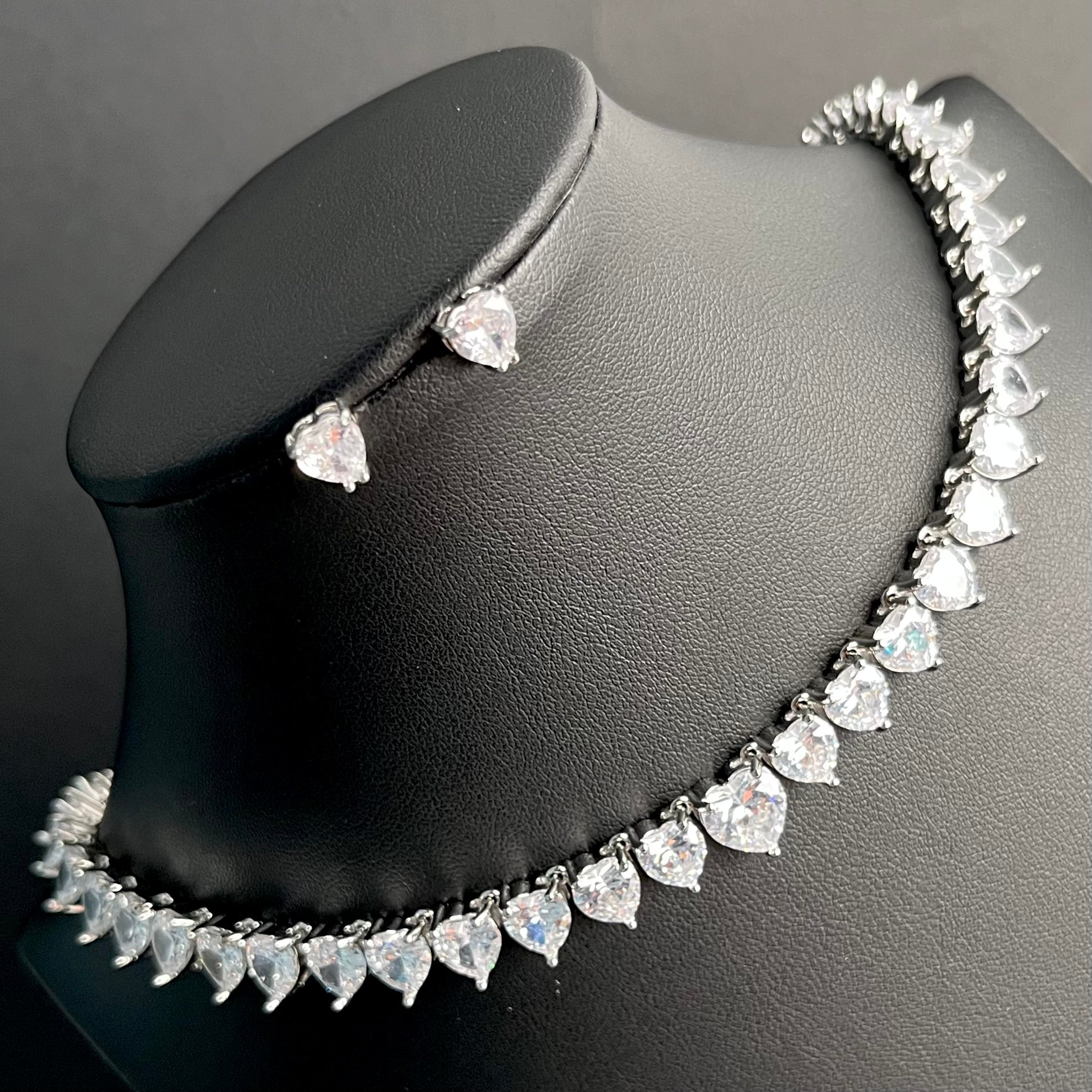 ✨ Set Inimi Strălucitoare – Colier & Cercei cu Pietre Zirconia