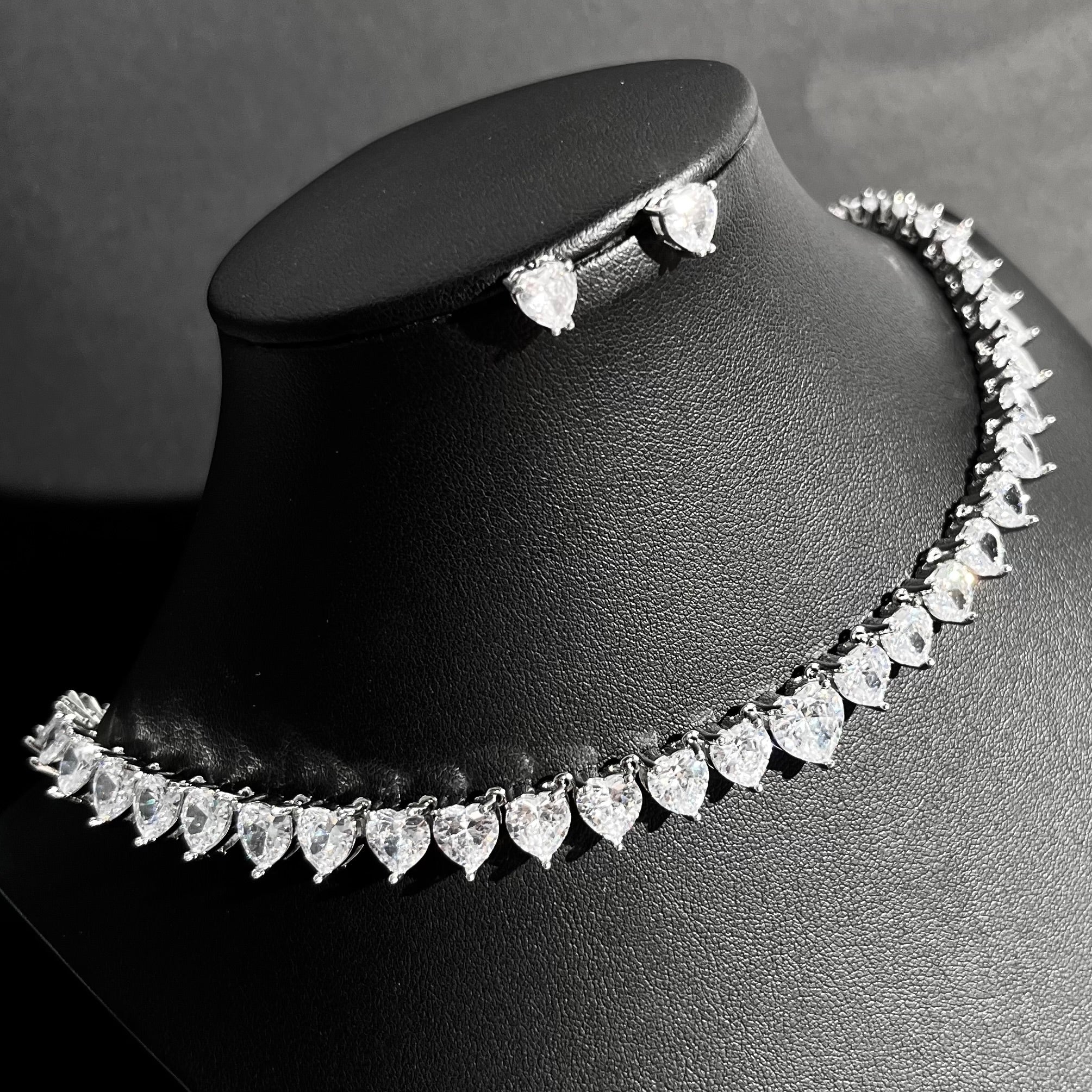 ✨ Set Inimi Strălucitoare – Colier & Cercei cu Pietre Zirconia