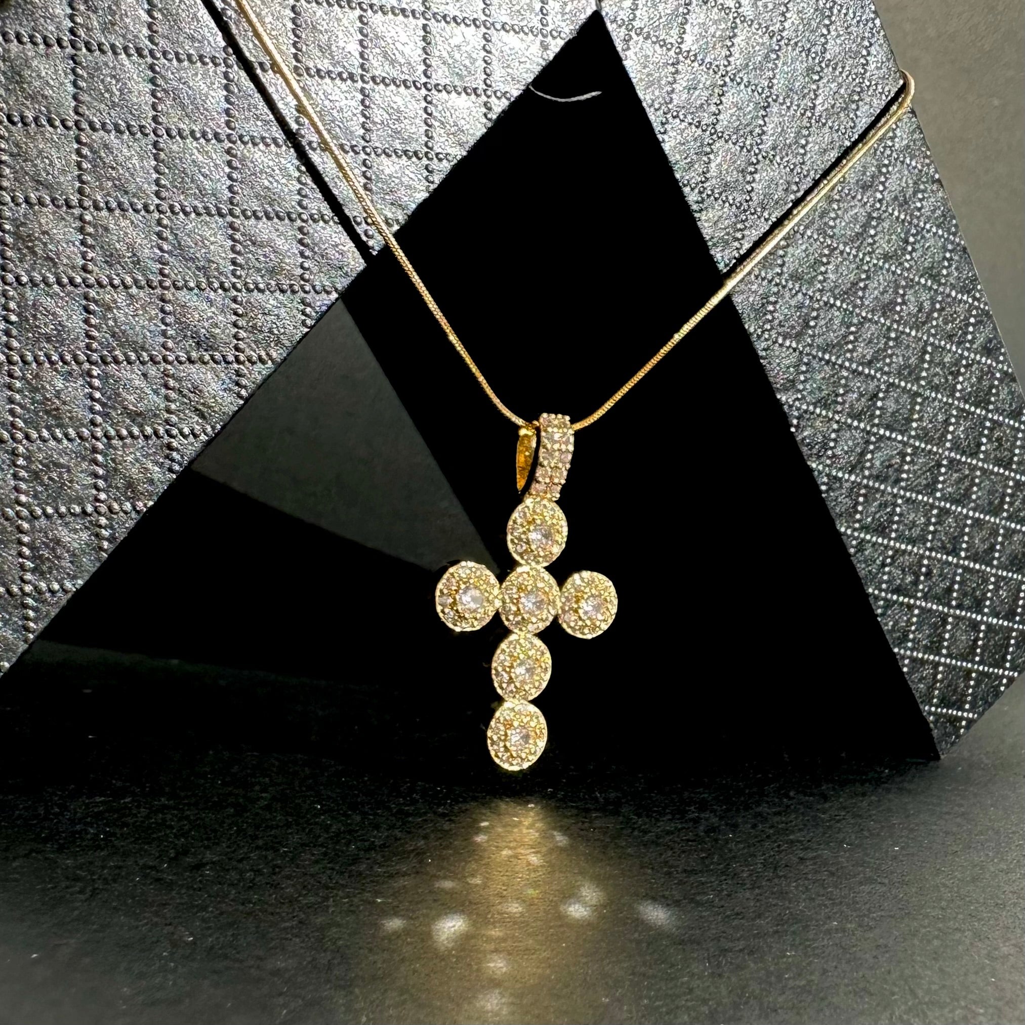 Colier Cruce Brilliance – Gold ✨