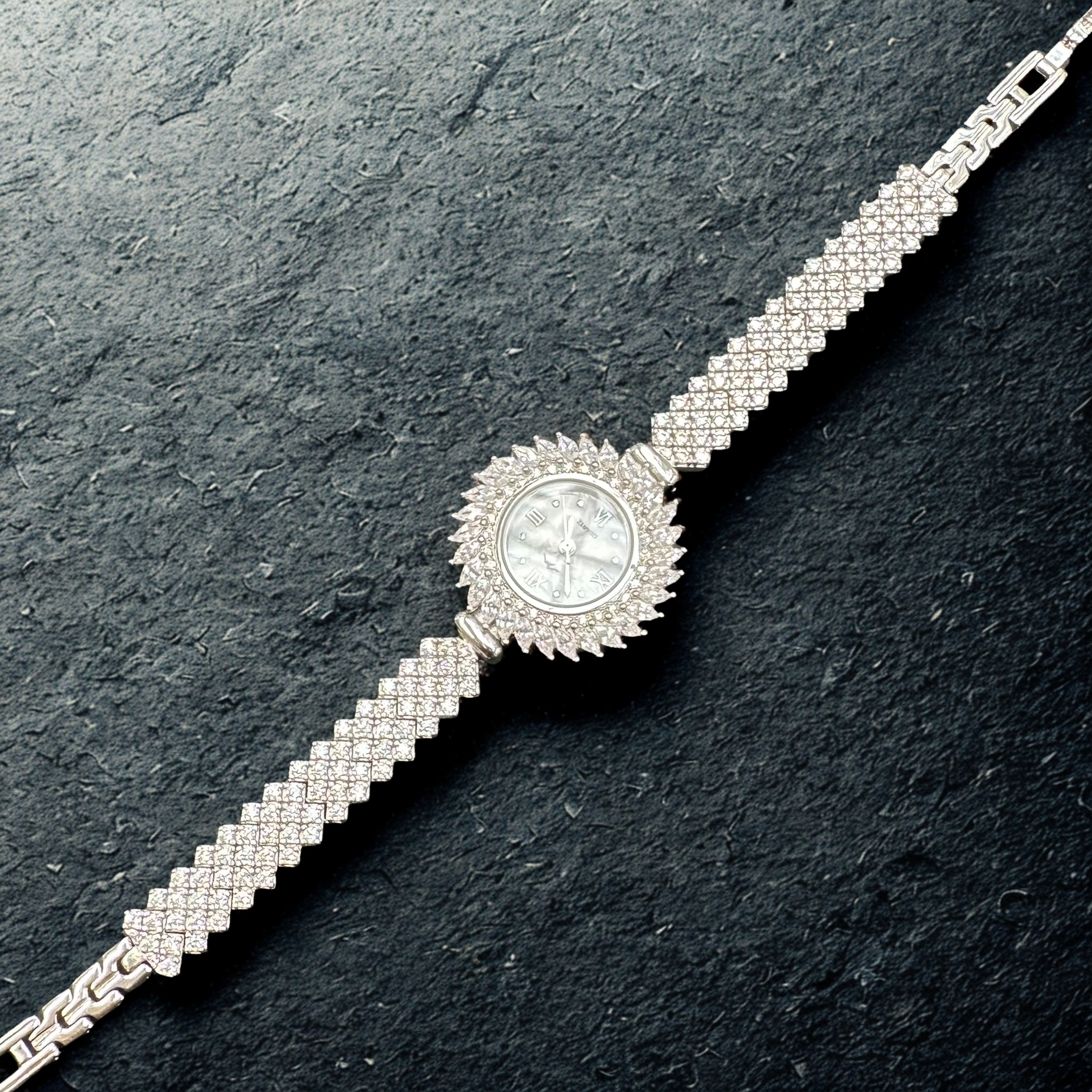 Ceas Elegant din Argint cu Cristale Zirconia ⏱️💎