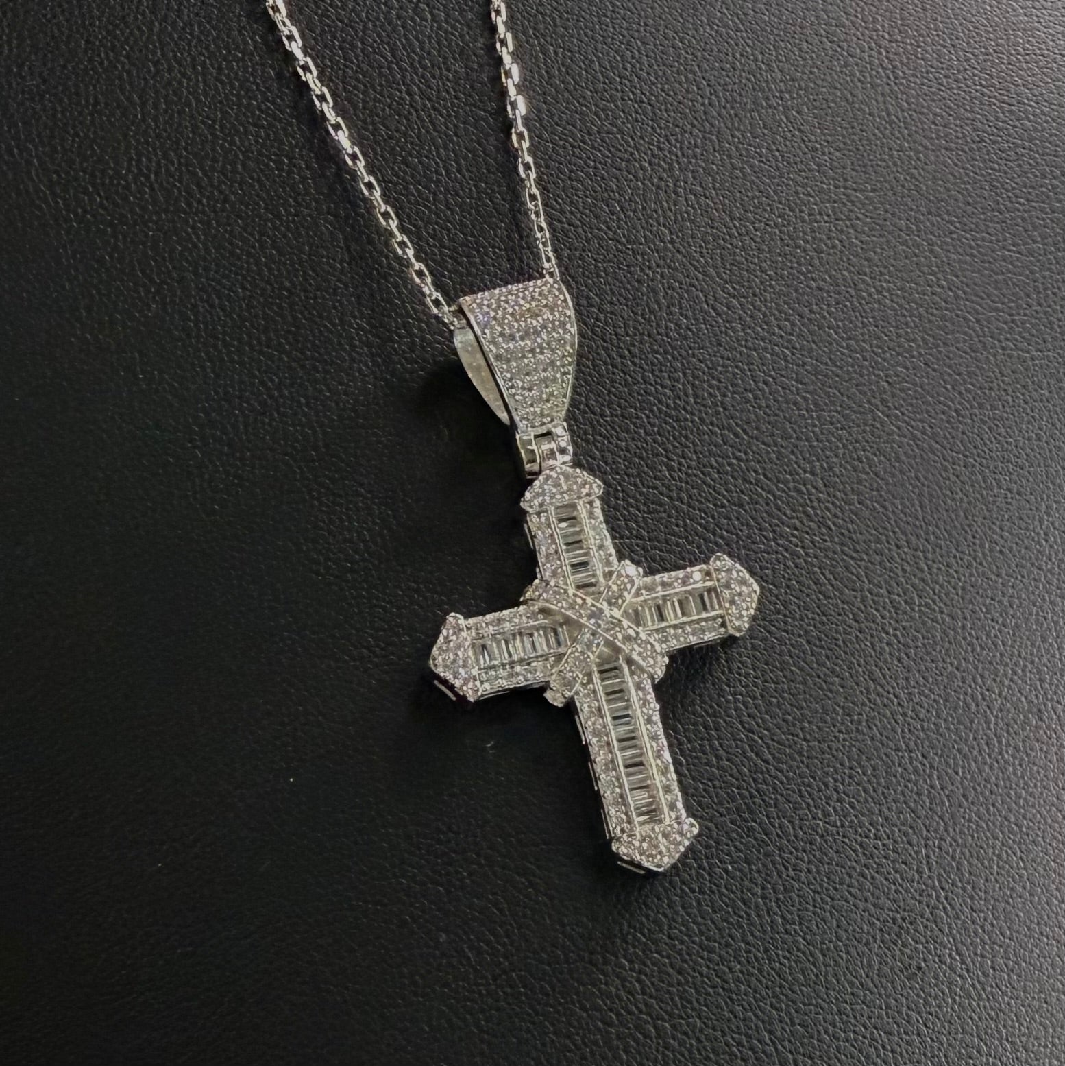 💎 Colier Cruce Baguette din Argint 925 și Zirconia