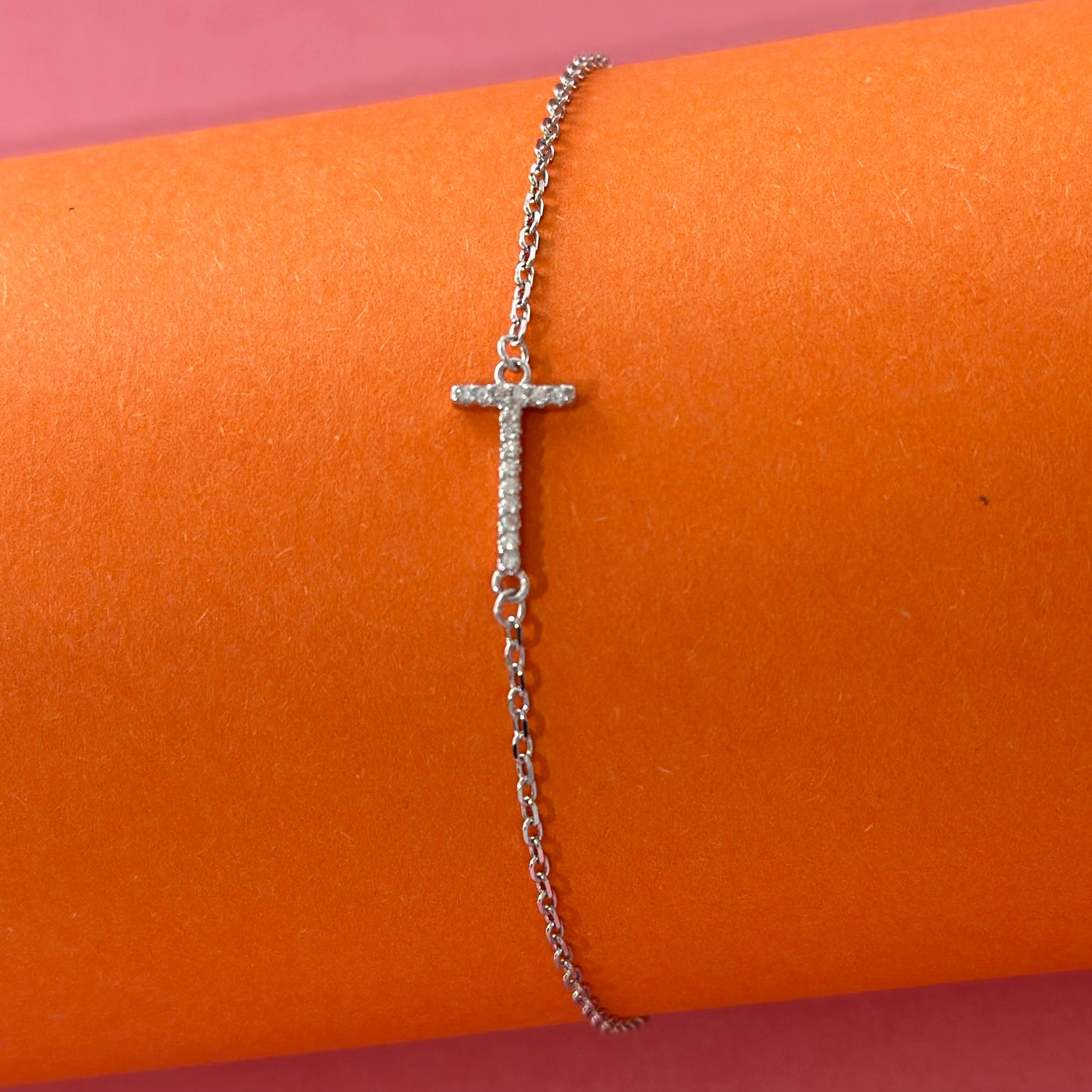 ✝️ Brățară Cruce – Stil minimalist cu semnificație profundă