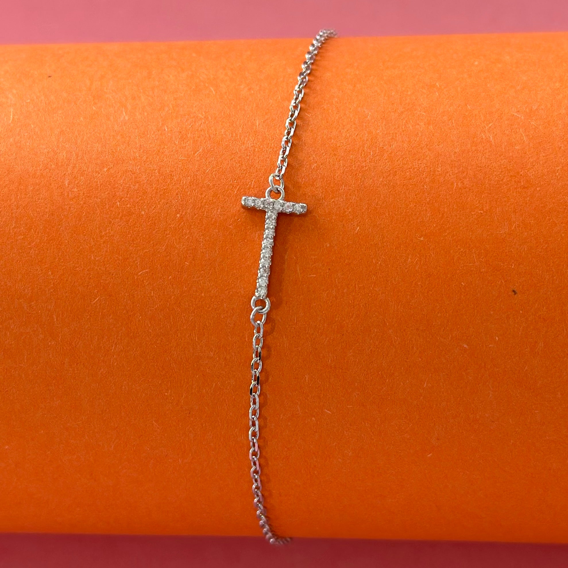 ✝️ Brățară Cruce – Stil minimalist cu semnificație profundă