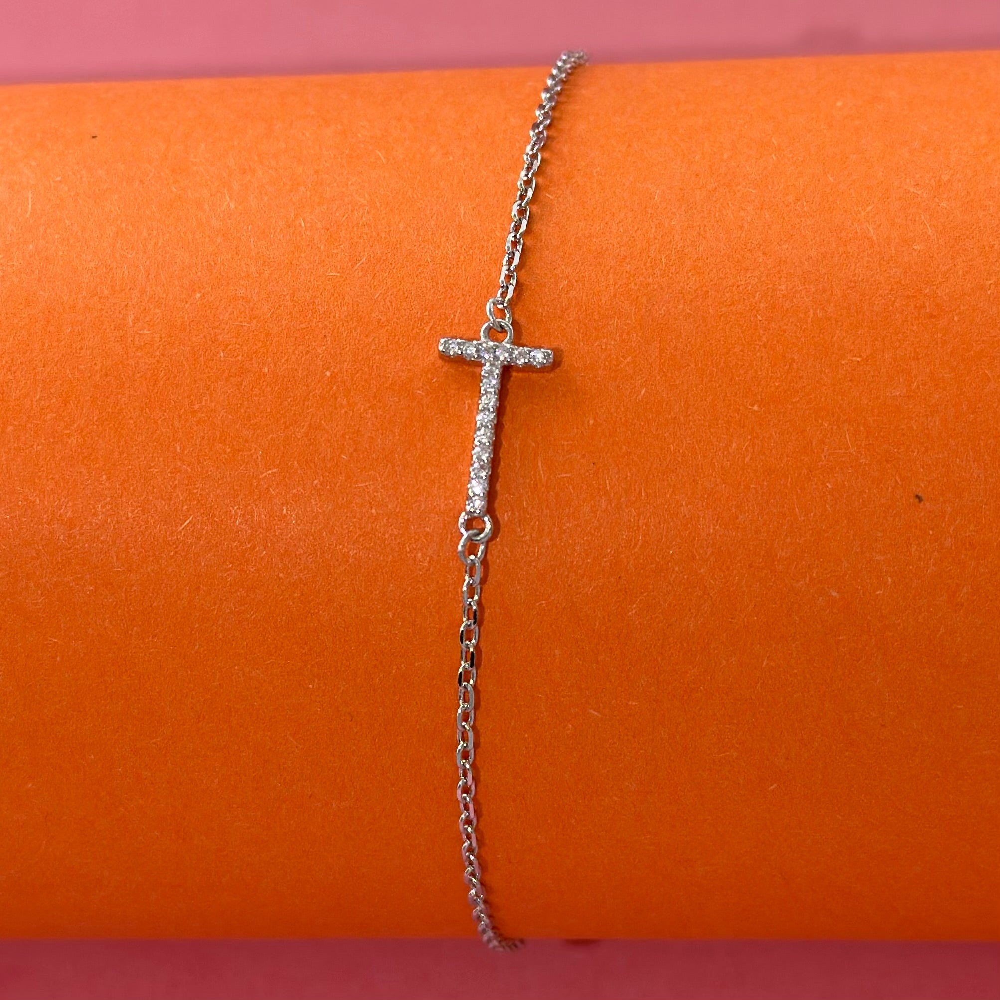 ✝️ Brățară Cruce – Stil minimalist cu semnificație profundă