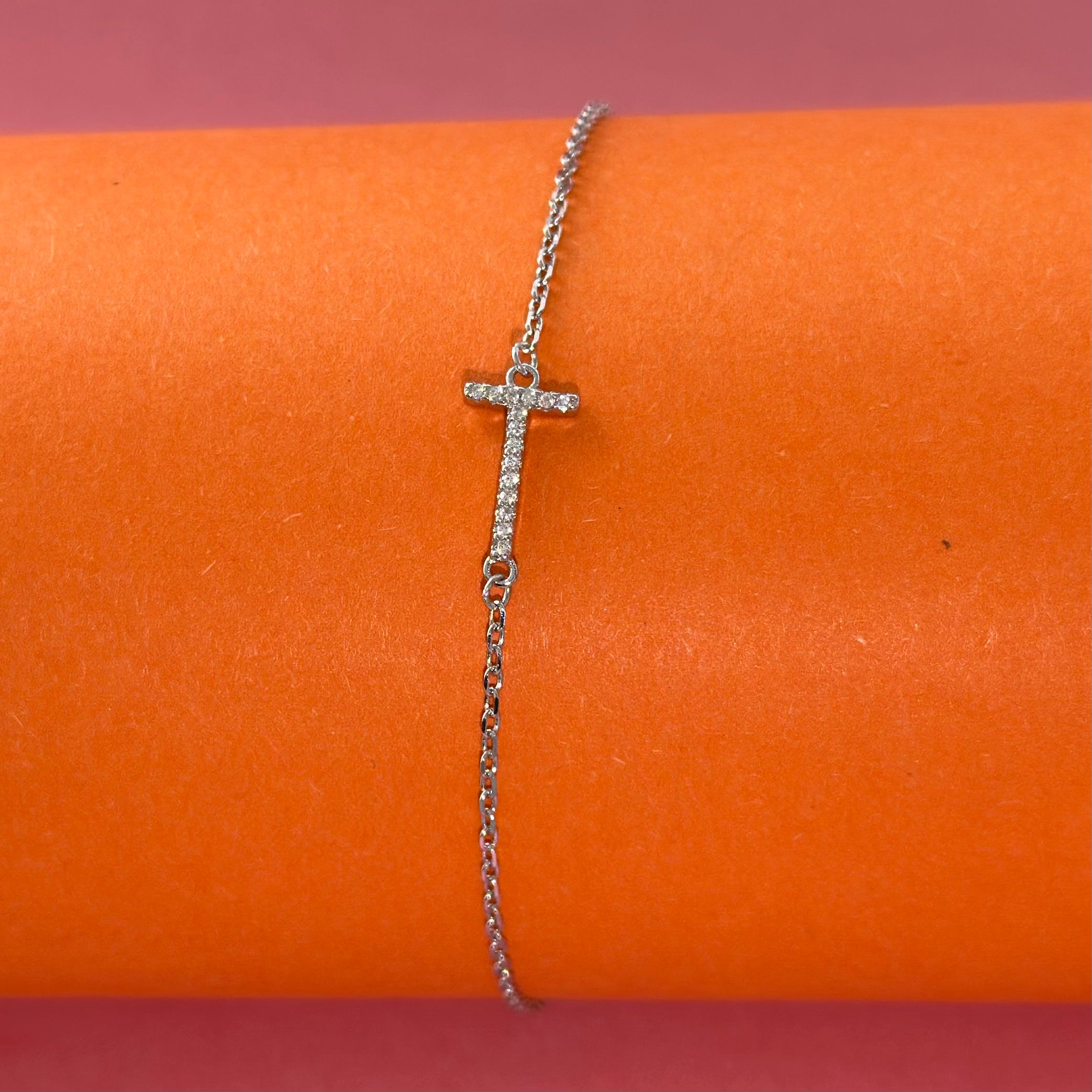 ✝️ Brățară Cruce – Stil minimalist cu semnificație profundă