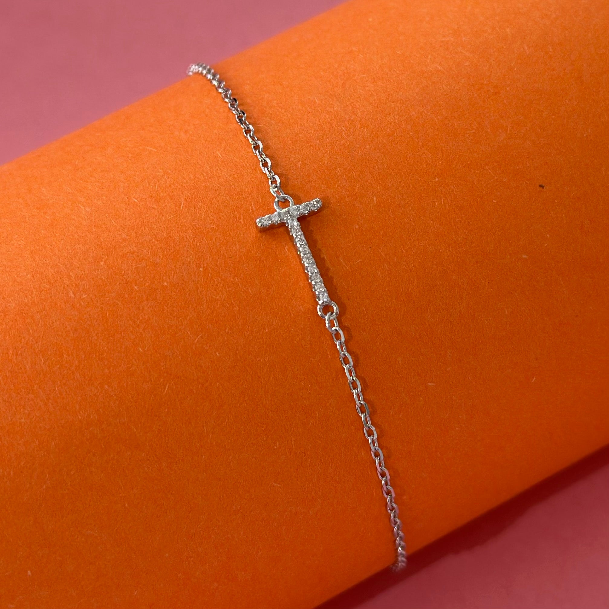 ✝️ Brățară Cruce – Stil minimalist cu semnificație profundă