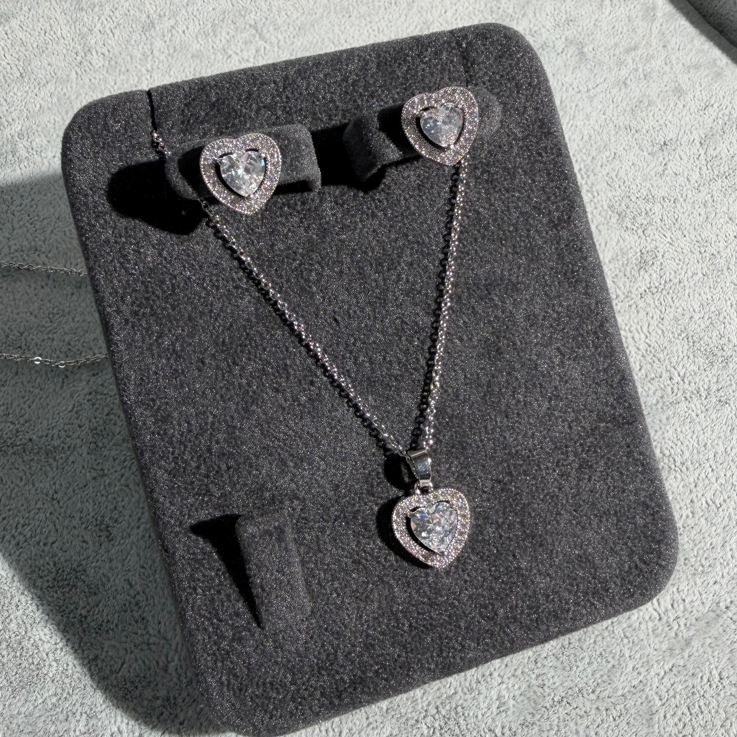 Set Bijuterii „Eternal Love” – Colier și Cercei Inimă cu Cristale Zirconia