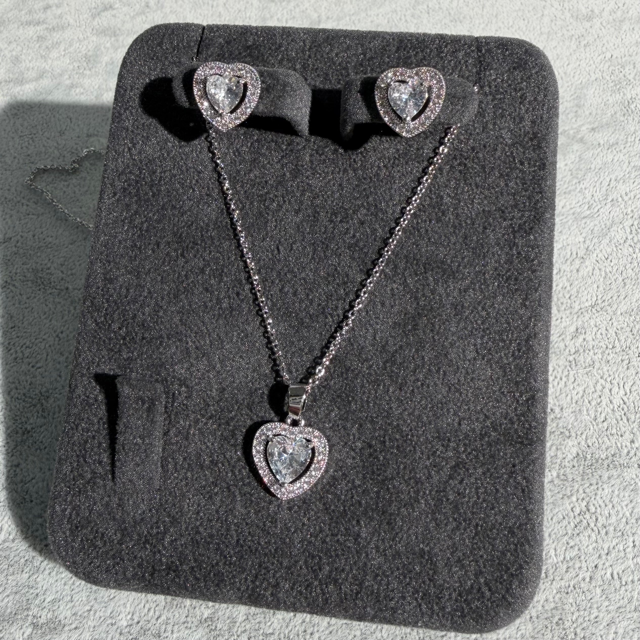 Set Bijuterii „Eternal Love” – Colier și Cercei Inimă cu Cristale Zirconia