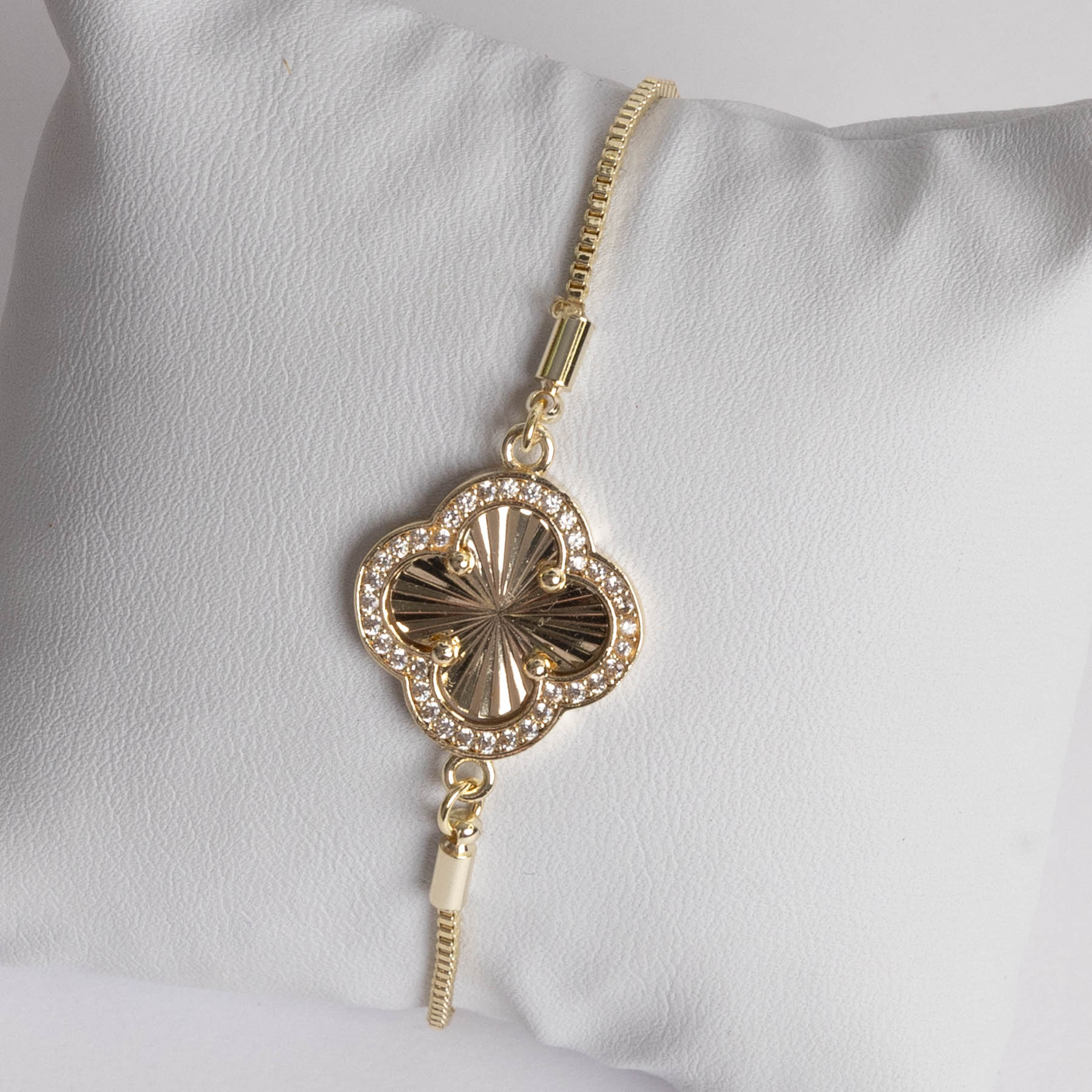 🍀 Brățara Clover Gold – Norocul e de partea ta