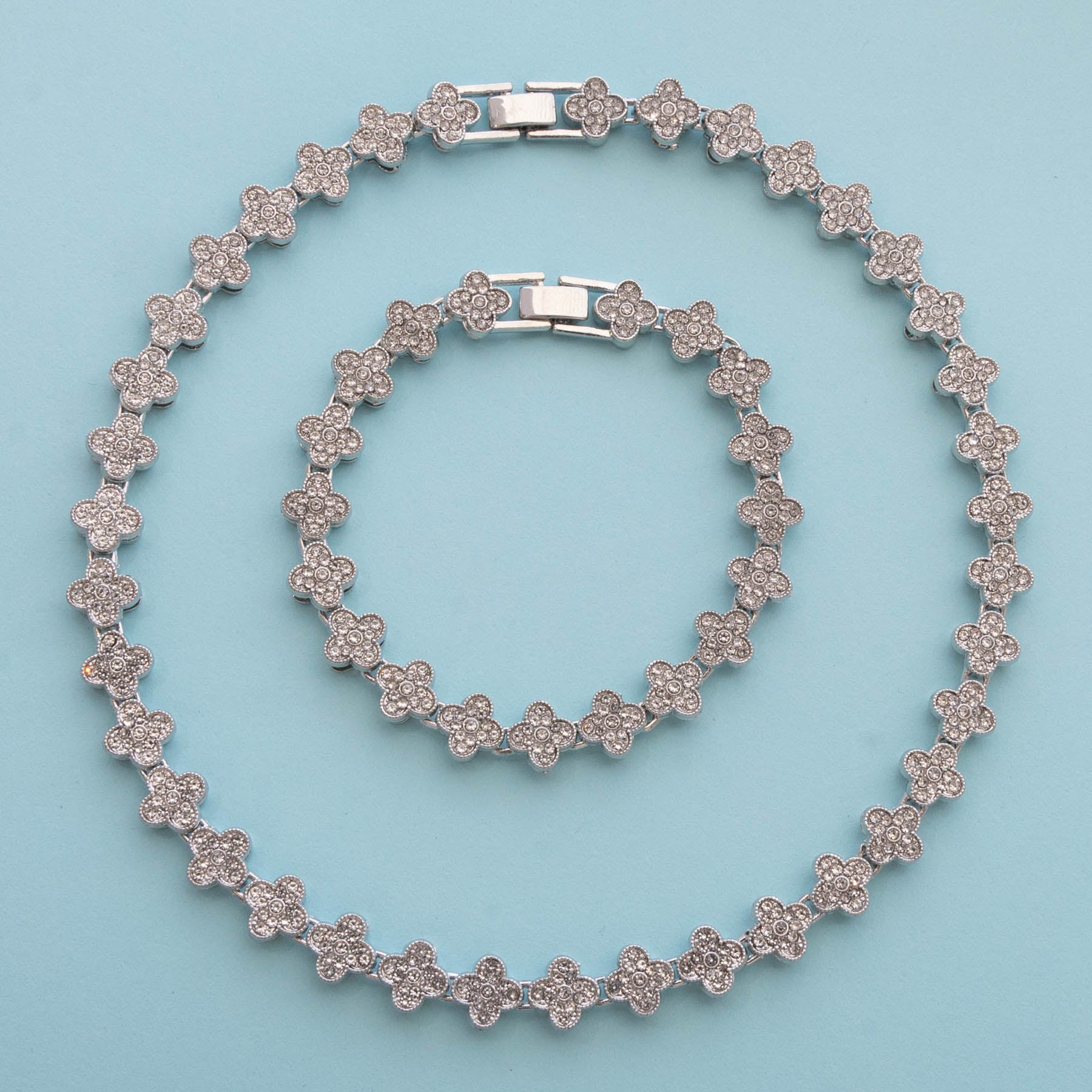 🌟 Set Special Clover Silver – Eleganță în Fiecare Detaliu