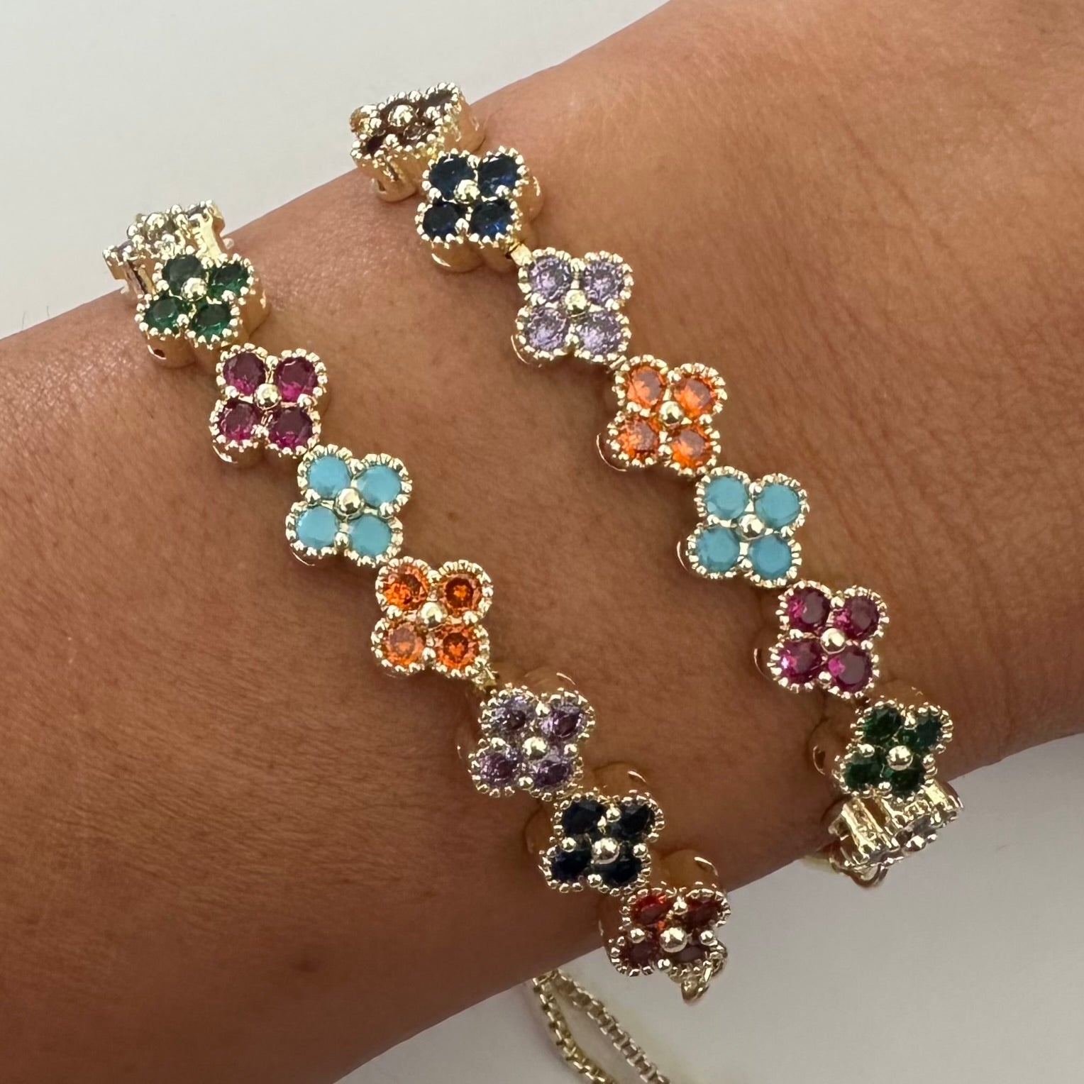 🌸 Brățară Tip Șnur Flower Gold – Delicatețe și Culoare într-o Bijuterie Unică