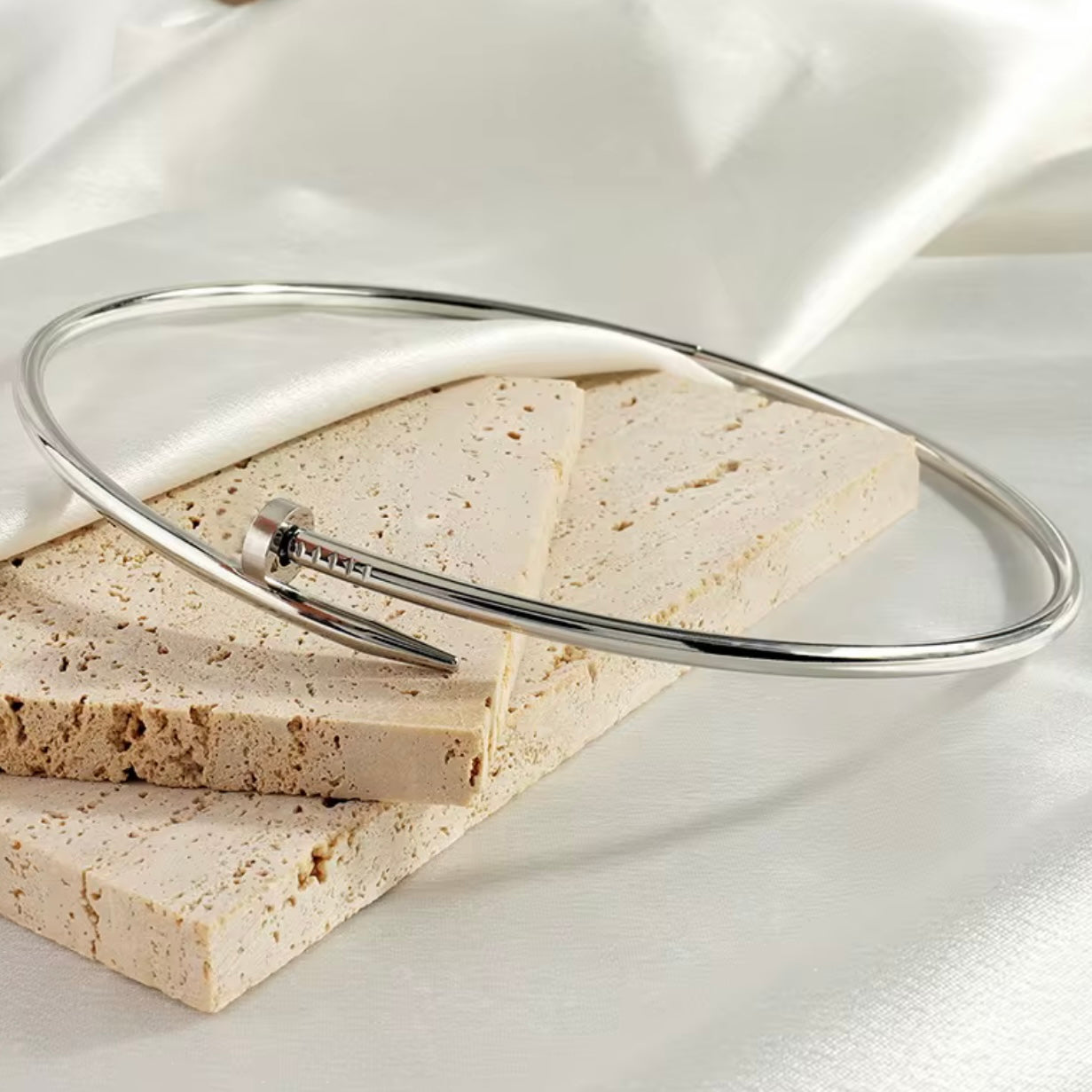 💥 Colier Cui Fix – Bijuterie cu Design Puternic 🔱