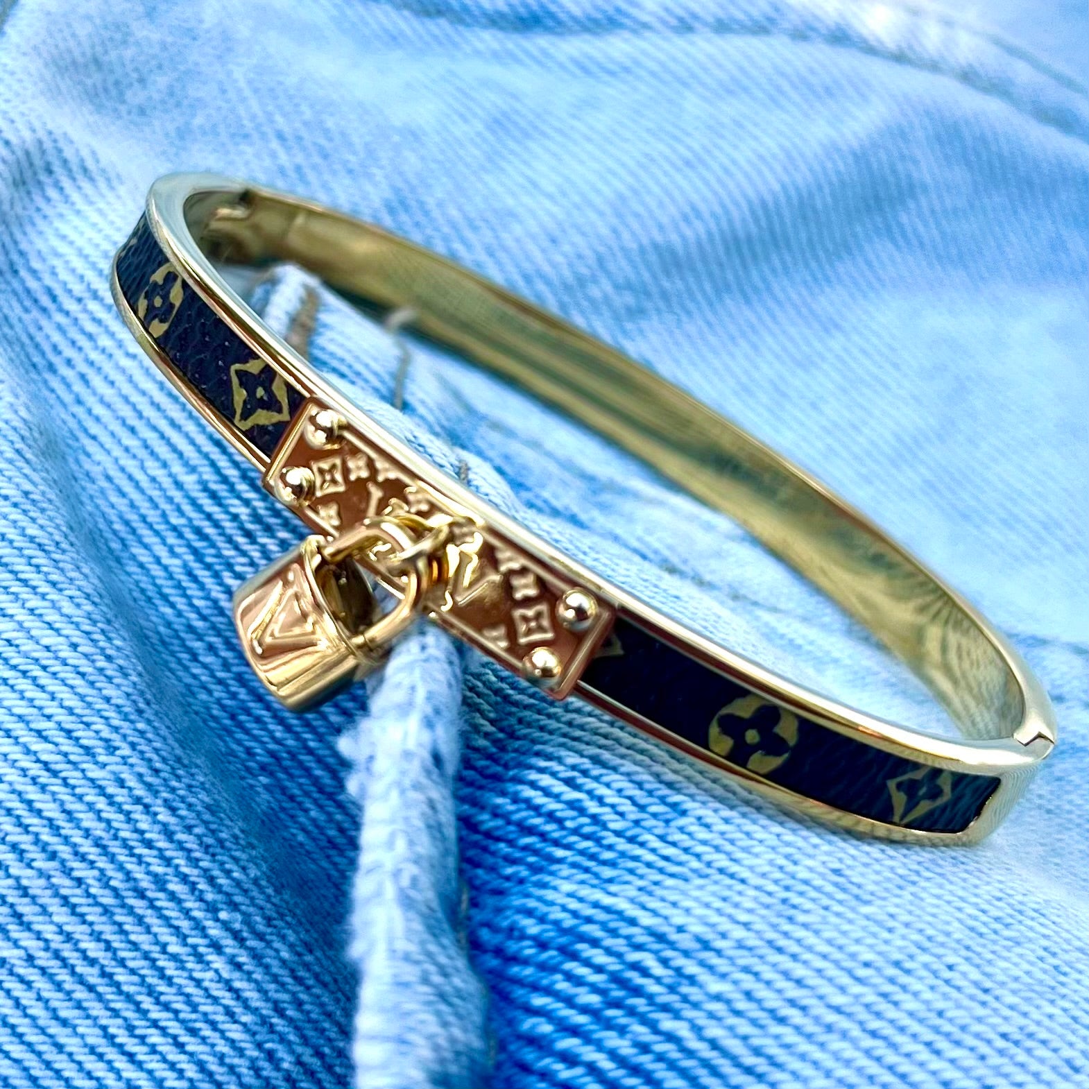 💛 Brățara Golden Charm