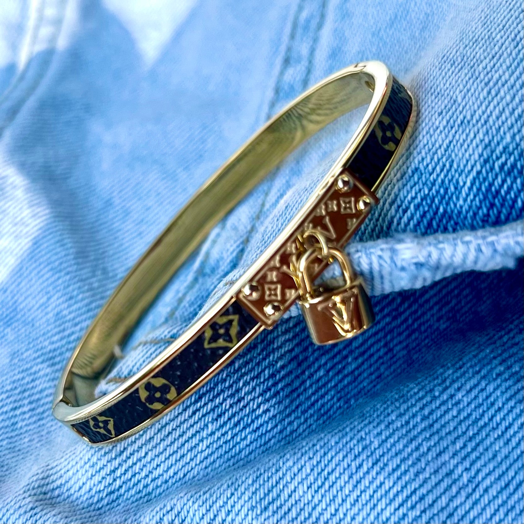 💛 Brățara Golden Charm