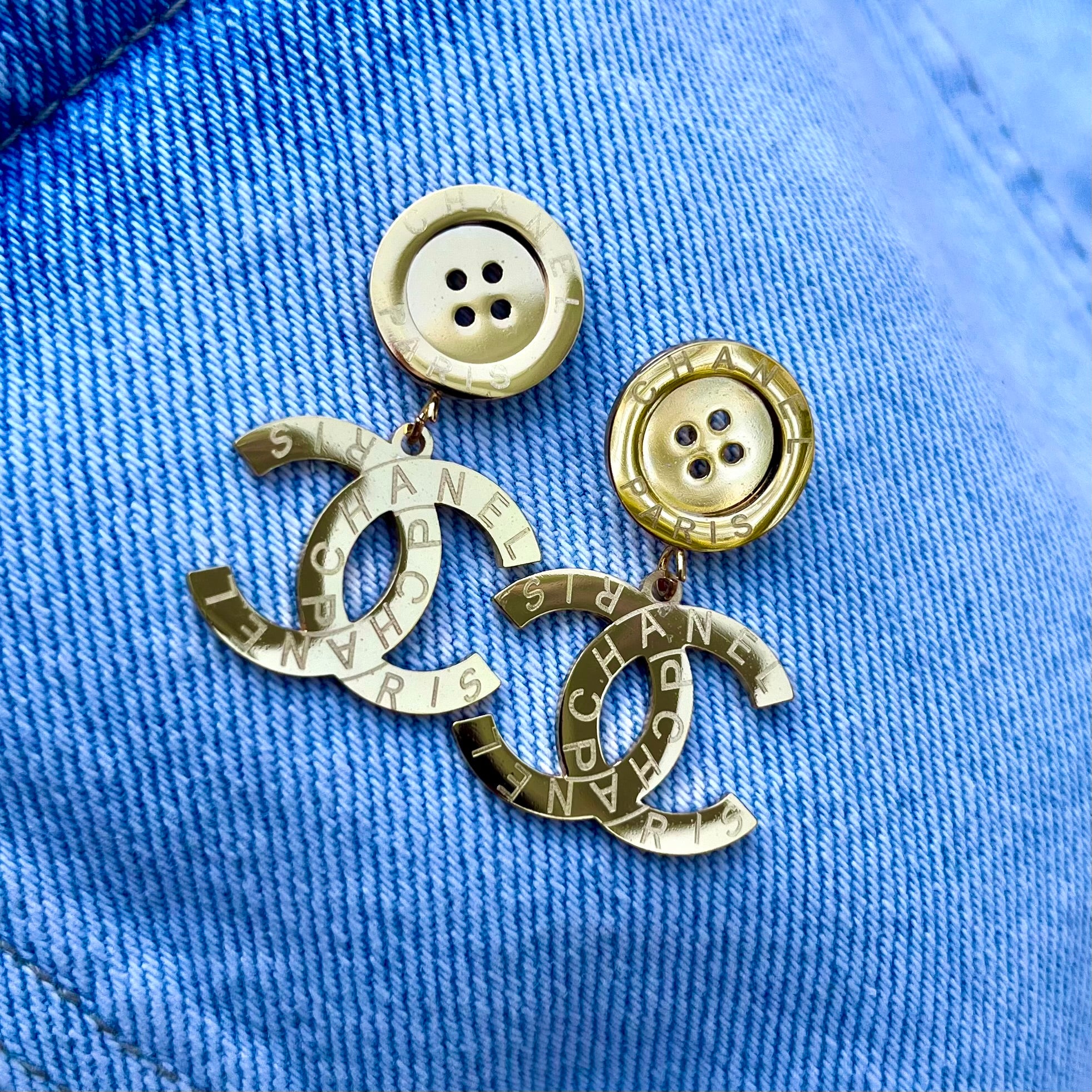 ✨ Cerceii “Golden Button Charm”