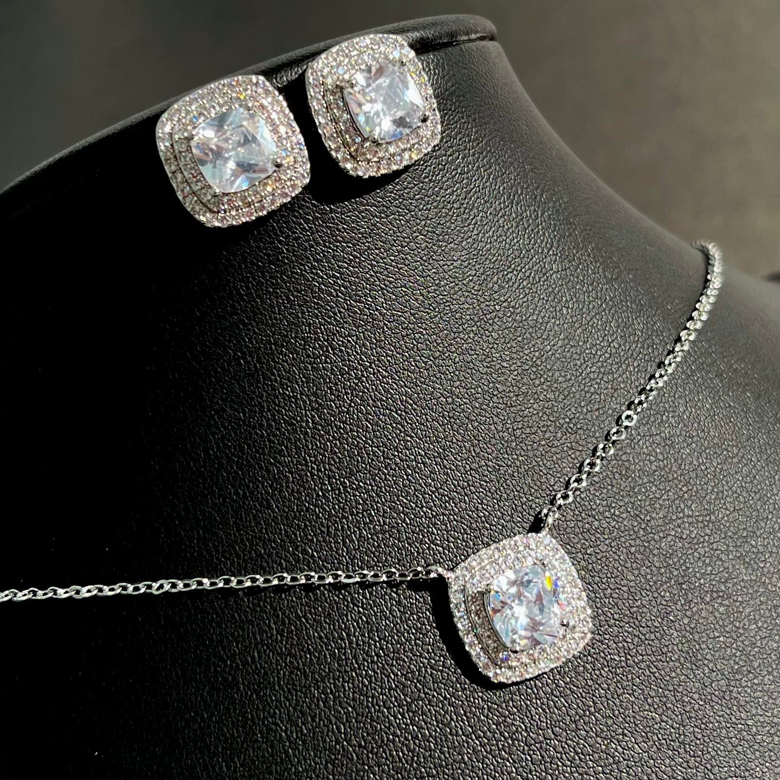 ✨ Set Eleganță cu Zirconia – Strălucire Pură 💎