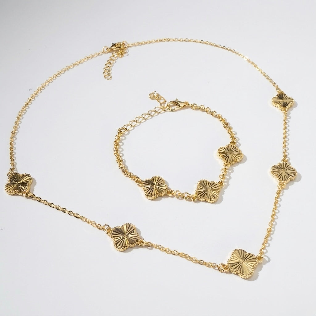 Set de Bijuterii Trifoi Placat cu Aur 18K + Cercei cadou