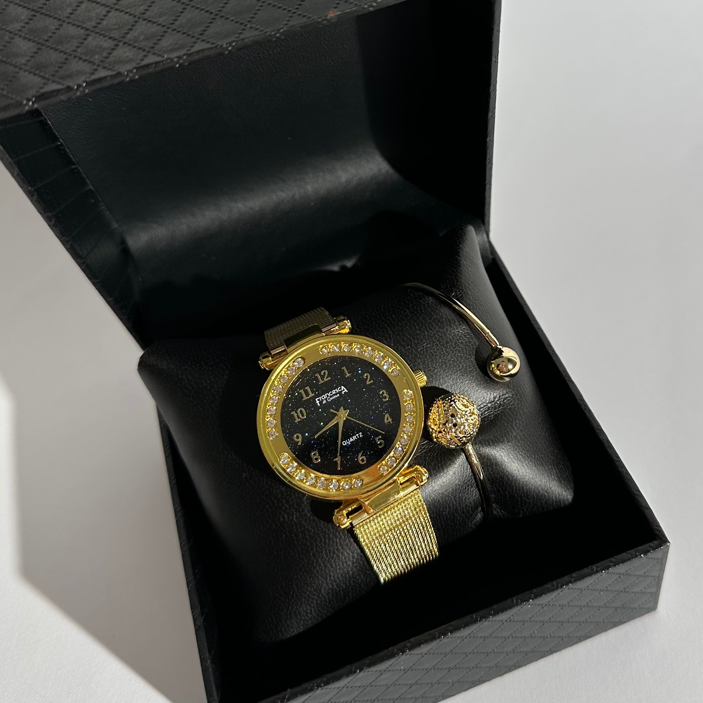 ⌚✨ Set Elegant Gold – Ceas & Brățară Cadou