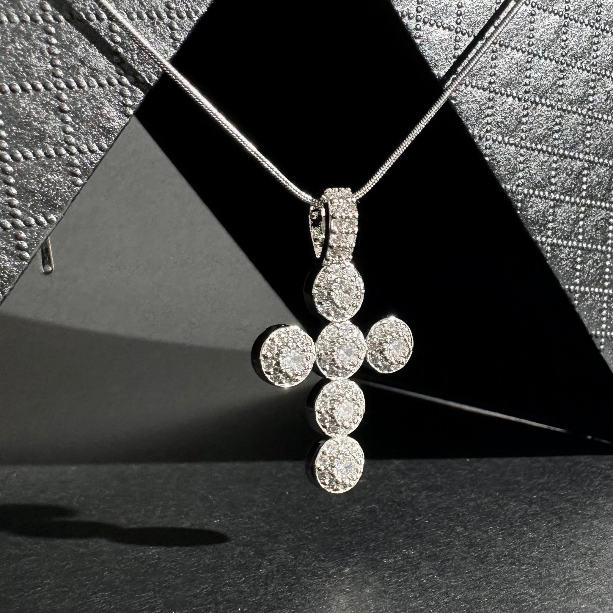 Colier Cruce Brilliance – Silver ✨