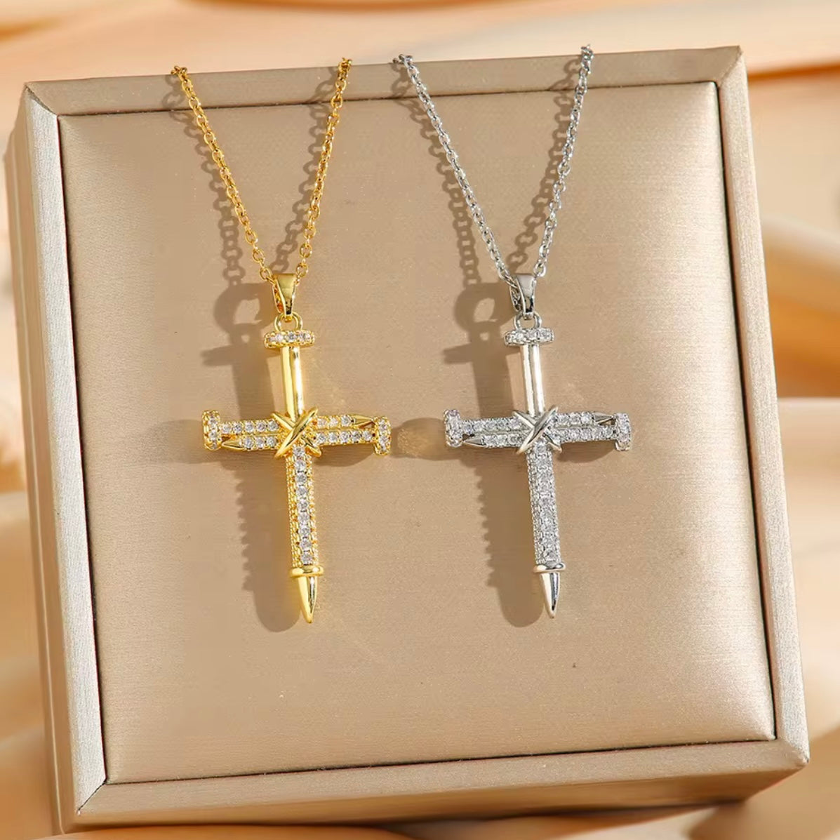 💎 Colier Guardian Cross - Gold/Silver